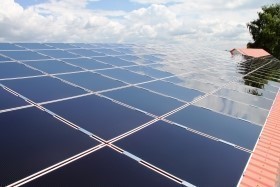 Bild: Photovoltaik-Module auf einem Hausdach