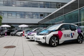 Bild: Elektroautos vor der TEAG-Hauptverwaltung in Erfurt